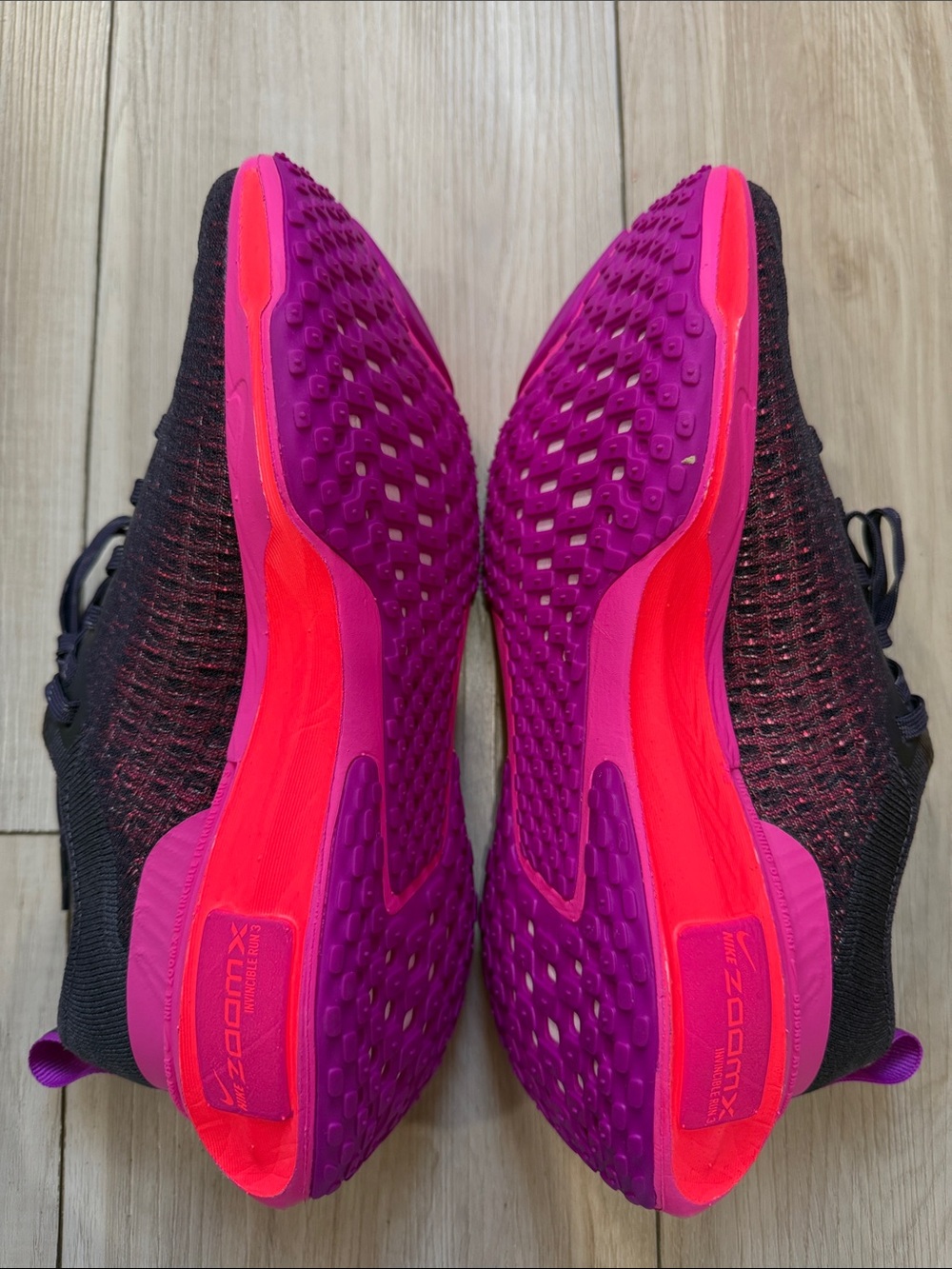 Nike Women's Black Pink Purple Running Shoes - Picture 2 of 7